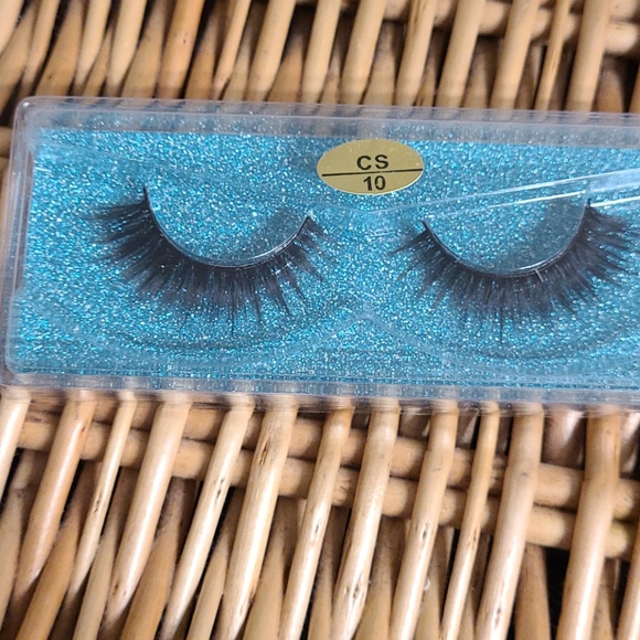 Lashes - Picture 11 of 11